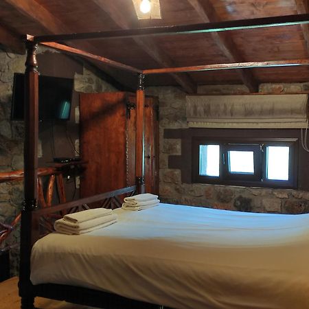 Oneiropagidasuites Kalavryta Oda fotoğraf
